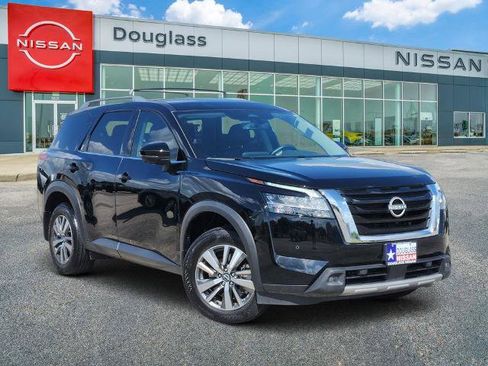 Certified 2024 Nissan Pathfinder SL FWD image 1