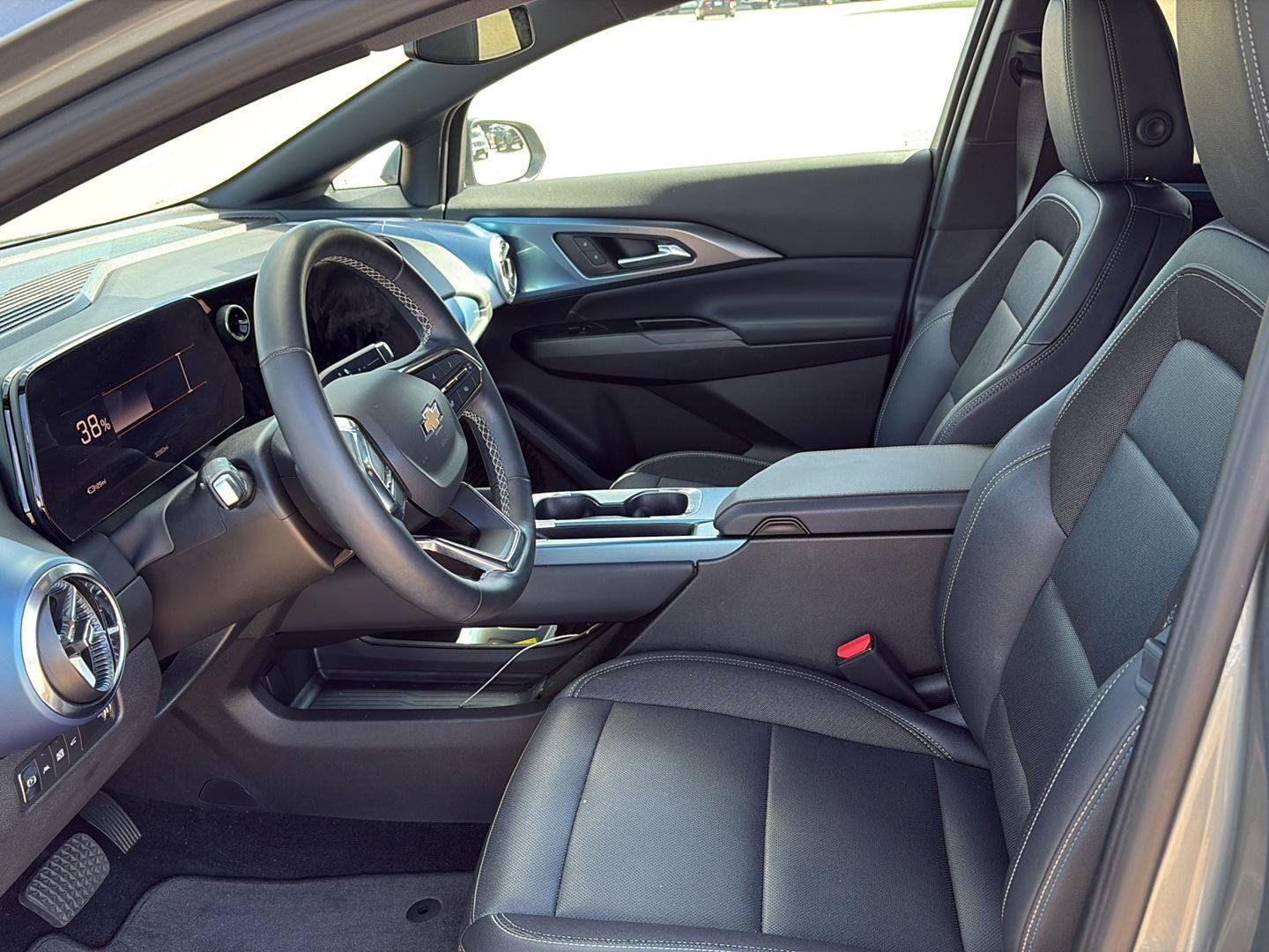 Used 2024 Chevrolet Equinox EV LT FWD image 8