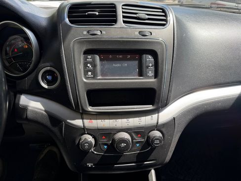 Used 2013 Dodge Journey SE image 23