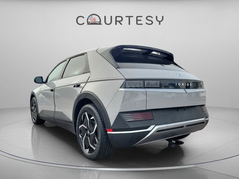 Used 2023 Hyundai Ioniq 5 SEL image 2