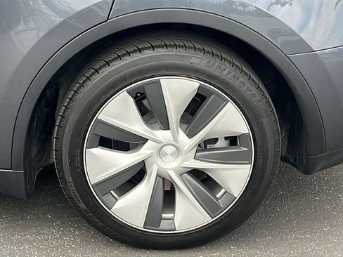 Used 2023 Tesla Model Y Long Range AWD/4WD image 7