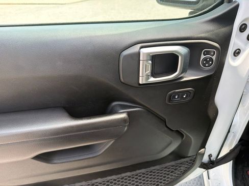 Used 2018 Jeep Wrangler Unlimited Sport S AWD/4WD image 16