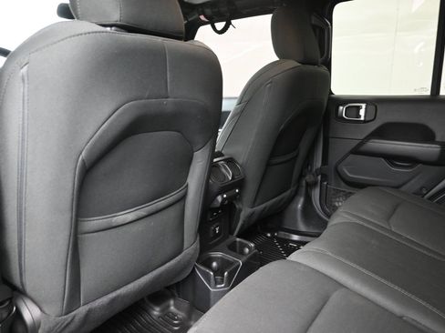Used 2020 Jeep Wrangler Unlimited Sahara w/ Cold Weather Group AWD/4WD image 20