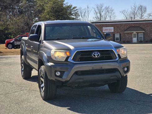Used 2015 Toyota Tacoma PreRunner w/ SR5 Package image 5