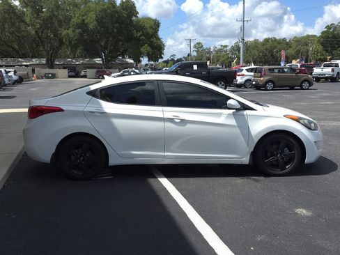 Used 2013 Hyundai Elantra GLS w/ Preferred Pkg FWD image 4