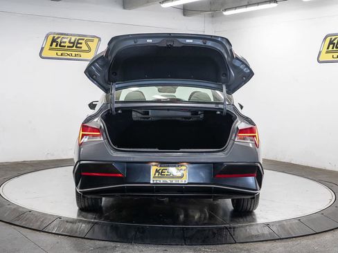Used 2025 Hyundai Elantra SEL FWD image 27