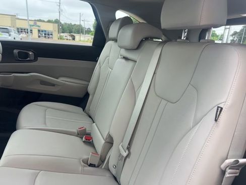 Used 2025 Kia Sorento S w/ Panoramic Sunroof Package FWD image 23