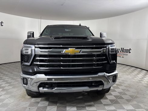 Used 2025 Chevrolet Silverado 3500 LTZ w/ LTZ Premium Package image 2