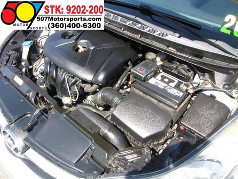 Used 2013 Hyundai Elantra GLS FWD image 19