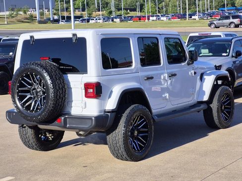 Used 2019 Jeep Wrangler Unlimited Sahara w/ Uconnect 4C Nav & Sound Group AWD/4WD image 6
