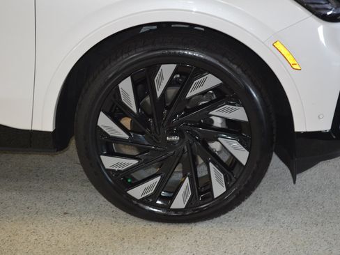 Used 2024 Lincoln Nautilus Reserve w/ Jet Appearance Package (87T) AWD/4WD image 9