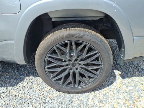 Used 2022 RAM 1500 Laramie AWD/4WD image 19
