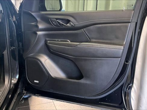 Used 2023 GMC Acadia SLT w/ Elevation Edition AWD/4WD image 12