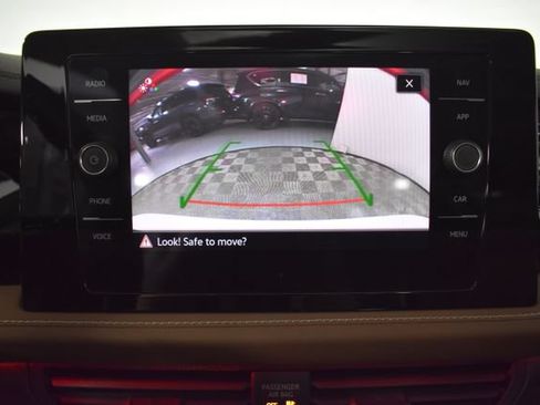 Used 2025 Volkswagen Jetta SEL FWD image 23