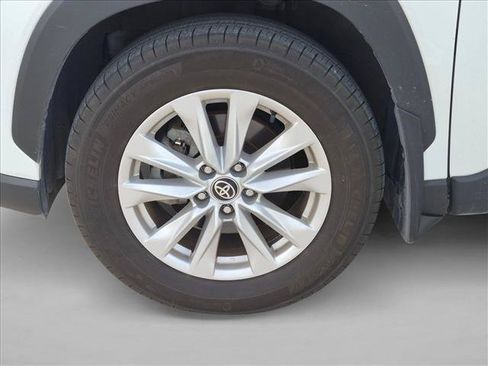 Certified 2023 Toyota Corolla Cross LE FWD image 9