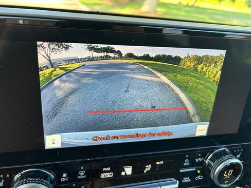 Used 2023 Toyota Highlander Limited FWD image 27