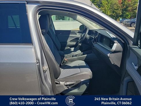 New 2025 Volkswagen Tiguan SE image 8