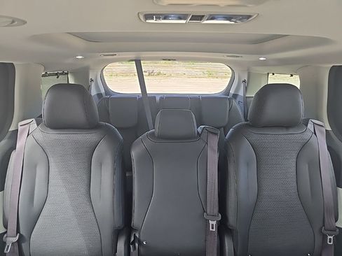 Used 2024 Kia Carnival SX Prestige FWD image 23