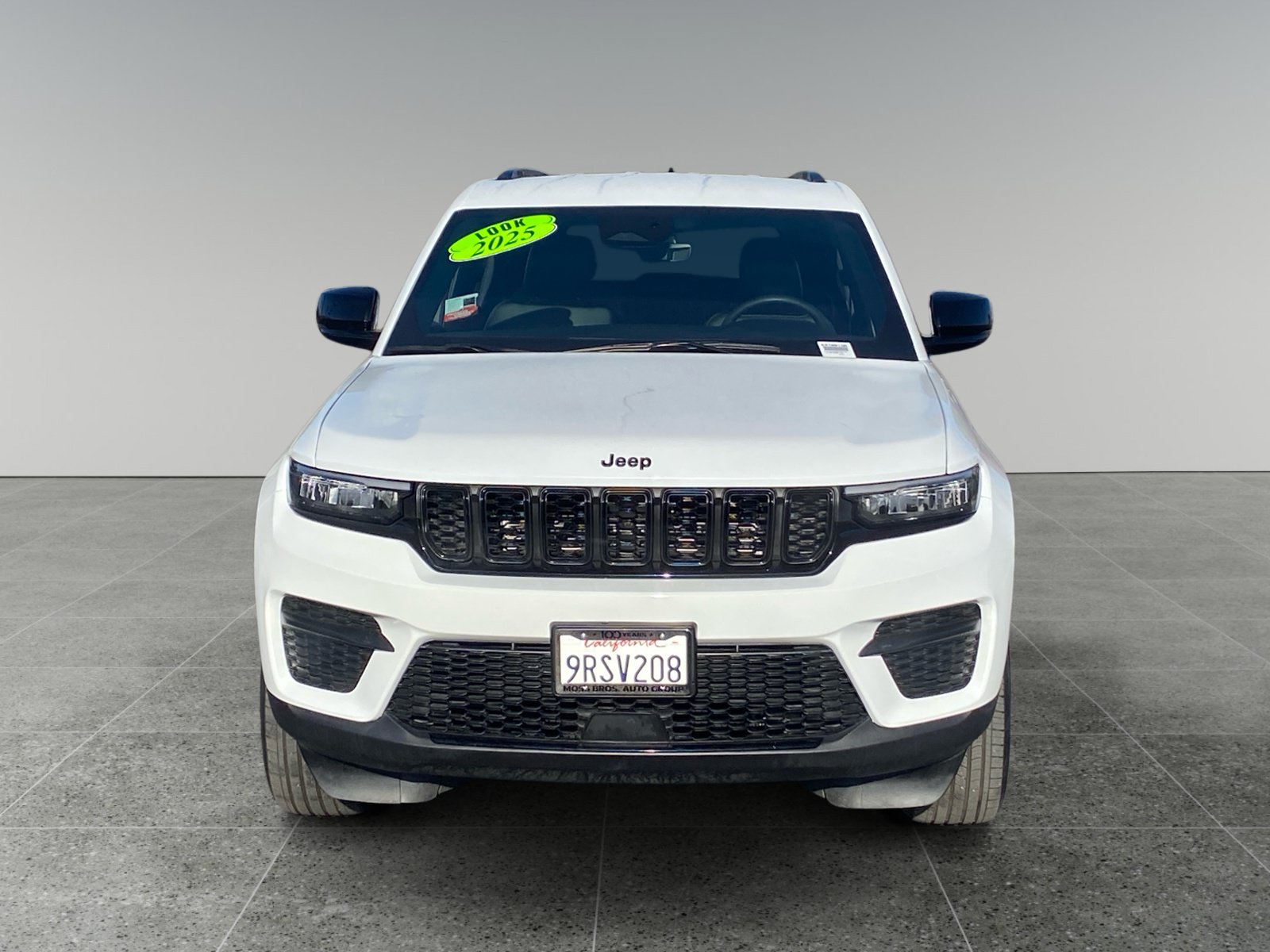 Used 2025 Jeep Grand Cherokee Altitude AWD/4WD image 8