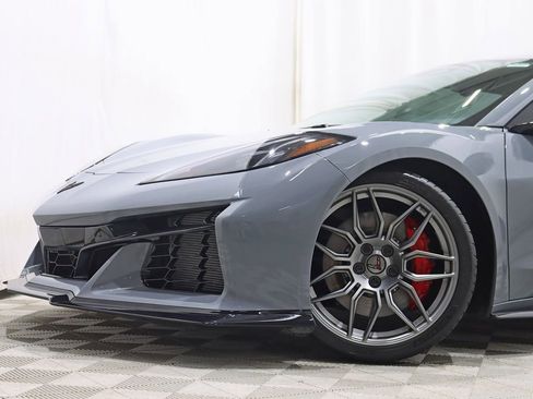 Used 2025 Chevrolet Corvette Z06 RWD image 2