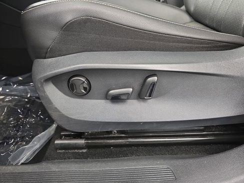 Used 2022 Volkswagen Tiguan SE w/ Panoramic Sunroof Package image 23