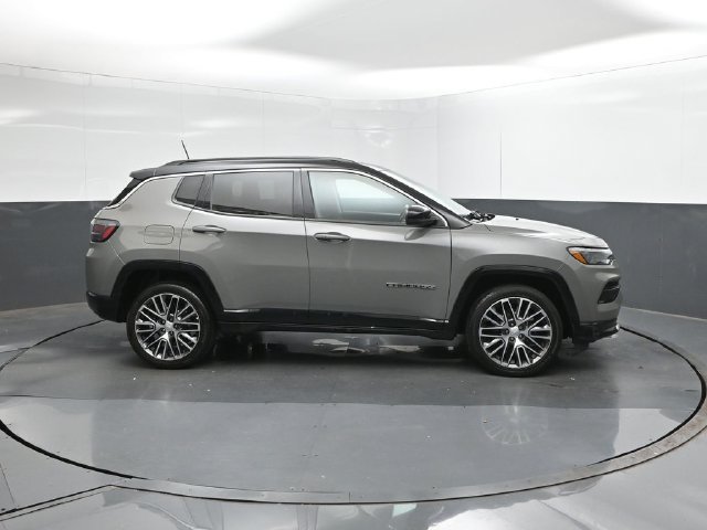 Used 2022 Jeep Compass Limited w/ Elite Group AWD/4WD image 11
