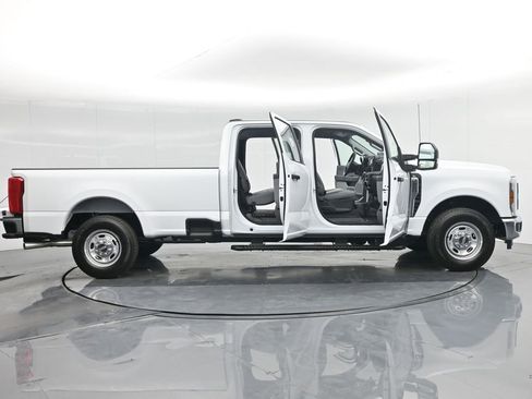New 2026 Ford F250 XL w/ XL Chrome Package image 4