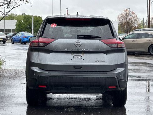 Used 2024 Nissan Rogue SV image 5