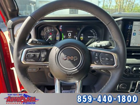 Used 2025 Jeep Wrangler Unlimited Sahara AWD/4WD image 19