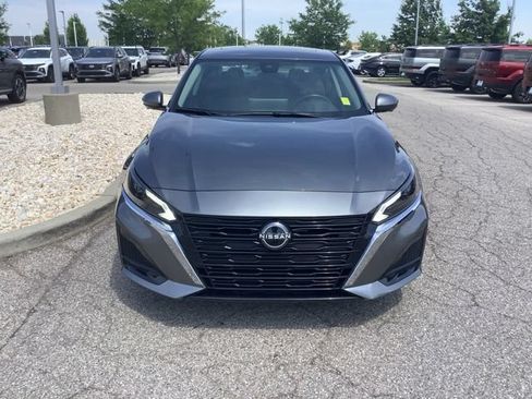 Used 2023 Nissan Altima 2.5 SL AWD/4WD image 2