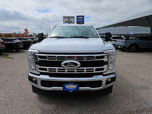 Used 2024 Ford F250 XLT w/ FX4 Off-Road Package AWD/4WD image 3