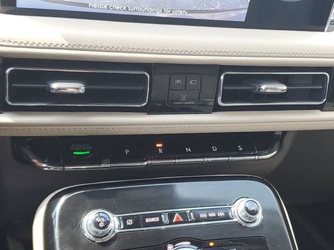 Used 2022 Lincoln Nautilus FWD w/ Premium Package image 27