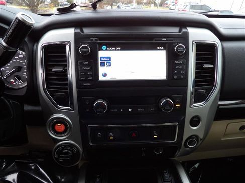 Used 2017 Nissan Titan SV image 20