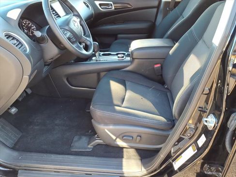 Used 2019 Nissan Pathfinder SV image 14
