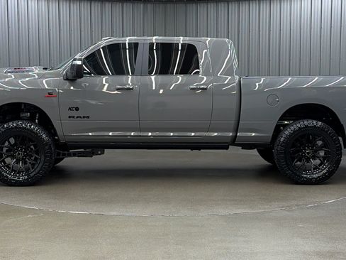 Used 2025 RAM 2500 Laramie AWD/4WD image 2