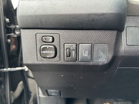 Used 2018 Toyota RAV4 LE image 17