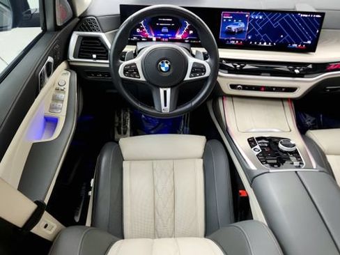 Used 2025 BMW X7 M60i AWD/4WD image 56