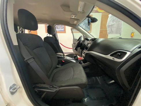 Used 2019 Dodge Journey SE image 16