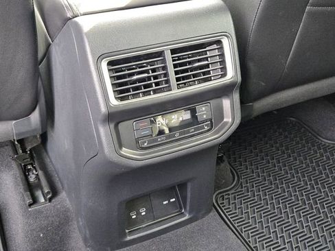 Certified 2025 Volkswagen Atlas SEL AWD/4WD image 16