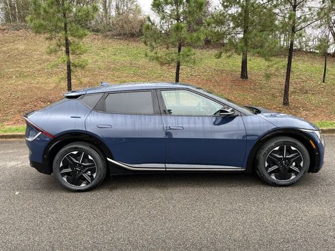 New 2025 Kia EV6 Wind image 25
