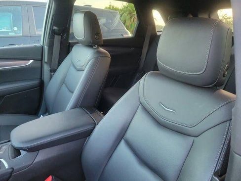 Certified 2023 Cadillac XT5 Luxury FWD image 6