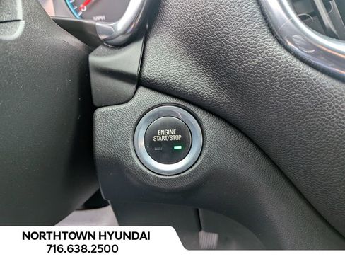 Used 2018 Chevrolet Equinox LT image 17