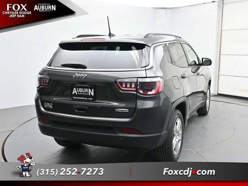Used 2022 Jeep Compass Latitude w/ Convenience Group AWD/4WD image 4