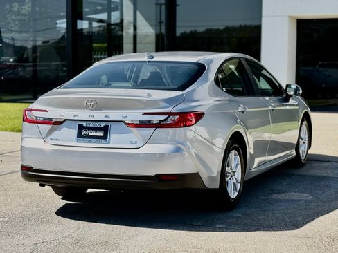 Used 2026 Toyota Camry LE FWD image 15