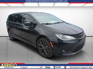 Used 2020 Chrysler Pacifica Touring w/ Advanced Safetytec Group FWD video 1