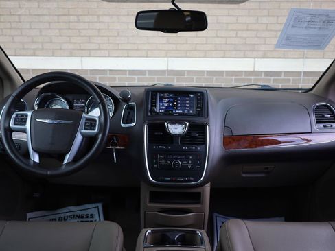 Used 2014 Chrysler Town & Country Touring FWD image 28