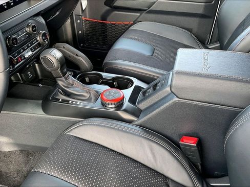 New 2025 Ford Bronco Raptor image 8