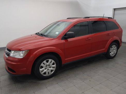 Used 2019 Dodge Journey SE FWD image 2