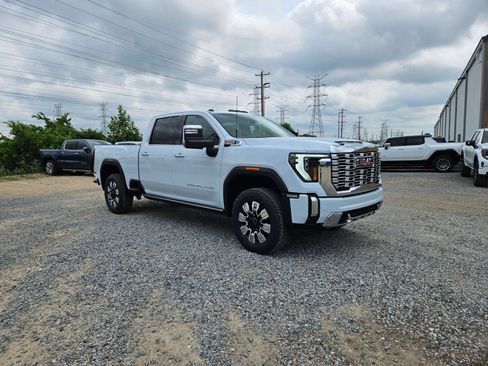New 2026 GMC Sierra 2500 Denali w/ Denali Reserve Package AWD/4WD image 8
