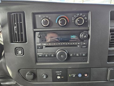 Used 2020 Chevrolet Express 3500 LS RWD image 32